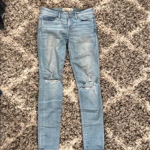 light wash abercrombie skinny jeans